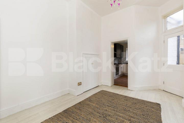 Two double bedrooms set within a period conversion by Belsize Park with a garden Howitt Road, Hampstead - Belsize Park NW3